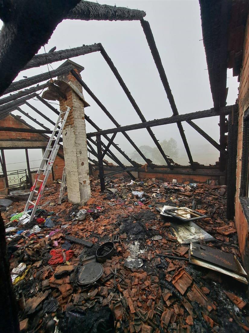 Obitelji vatrogaskinje iz Vrtnjakovca izgorio dio kuće -  apel topličkih vatrogasaca: “Godinama je gasila tuđe požare, sada treba našu pomoć”