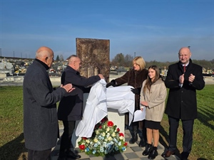 U Konjščini svečano otkriven spomenik hrvatskim braniteljima, načelnica Curiš Krok: Ovo je mjesto ponosa i trajnog sjećanja na one koji su život dali za domovinu