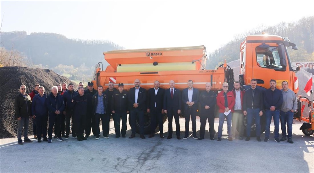 Zimska služba Krapinsko-zagorske županije spremna za ovu sezonu – osigurane su dovoljne količine soli i posipnog materijala