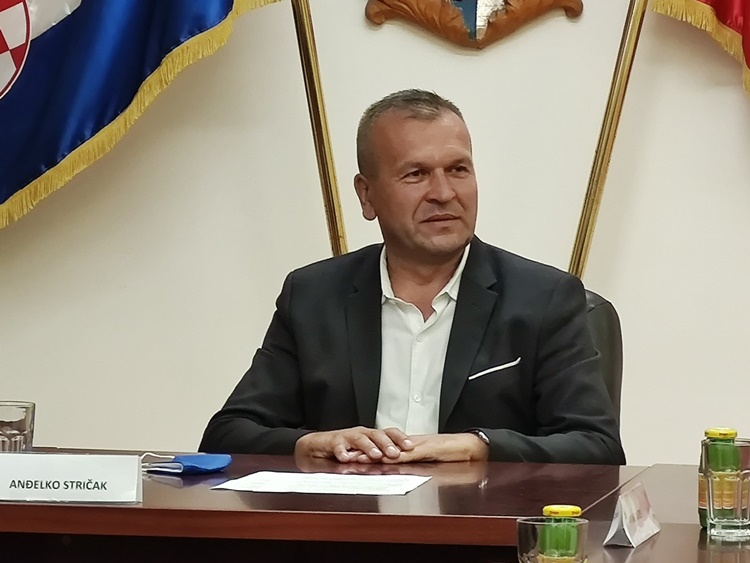 Stričak Klubu SDP-HSS: “Pozivate se na dokument iz Čačićevog mandata, a na vašem zahtjevu nema niti jednog potpisa”