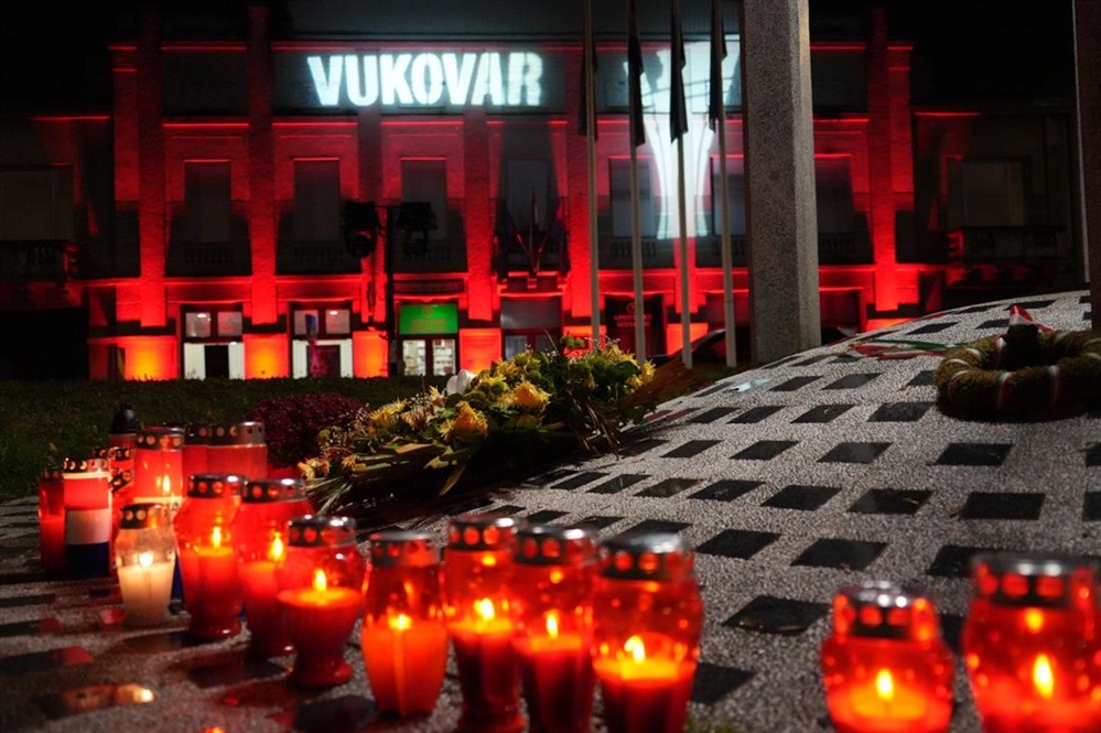 Sjever Hrvatske ujedinjen u tišini i svjetlu svijeća za Vukovar i Škabrnju - od Zagorja preko Varaždina do Međimurja, Koprivnice i Zagreba