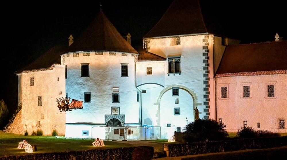 Advent u Varaždinu ove godine još bolji i ljepši - nova atrakcija zip line, a već je postavljen i panoramski kotač