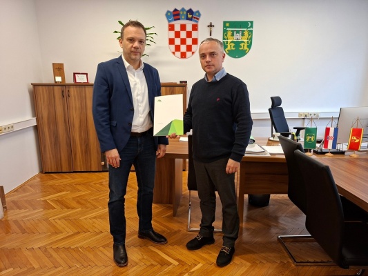 Povijesni iskorak za sport u Pregradi - Potpisan ugovor za izgradnju pomoćnog igrališta