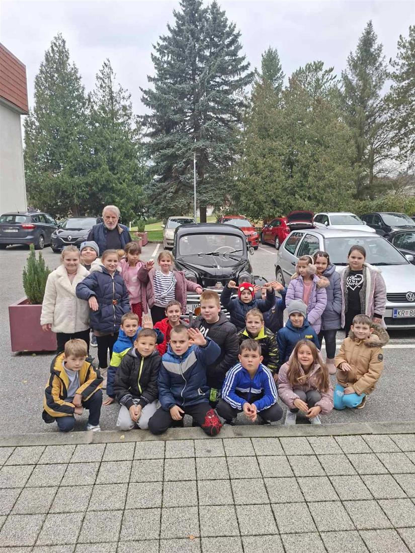 Muzej na kotačima - Deda Čič svojim starinama oduševio učenike OŠ Vladimir Nazor Budinščina