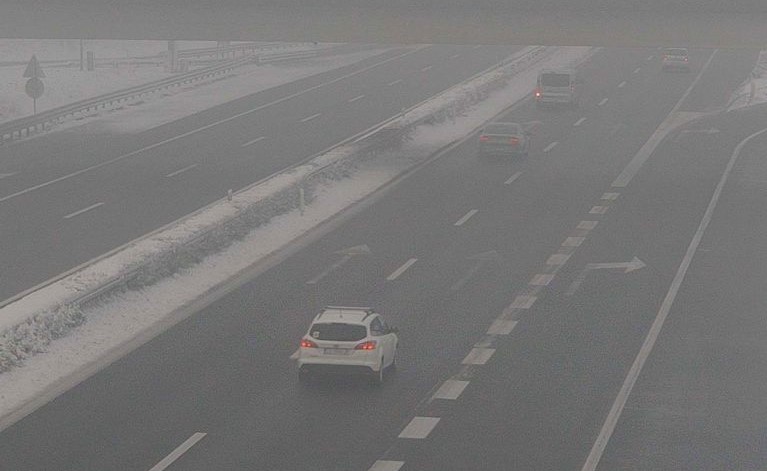 HAK upozorava: kolnici mokri i skliski, više dionica zatvoreno