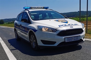 Prebrza vožnja u Požegi: Automobil sletio i udario dijete