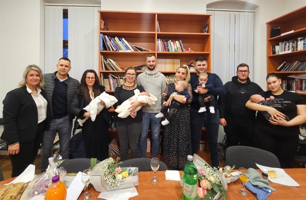 Načelnica Krivec Jurak darivala novorođene – Zagorska Sela ispunili dječji osmjesi i veselje