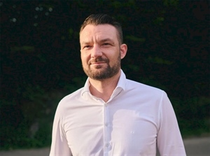 Načelnik Bistre opet divljao? Razbijao čaše i vaze u Općini, porezao se - na kraju došla policija!