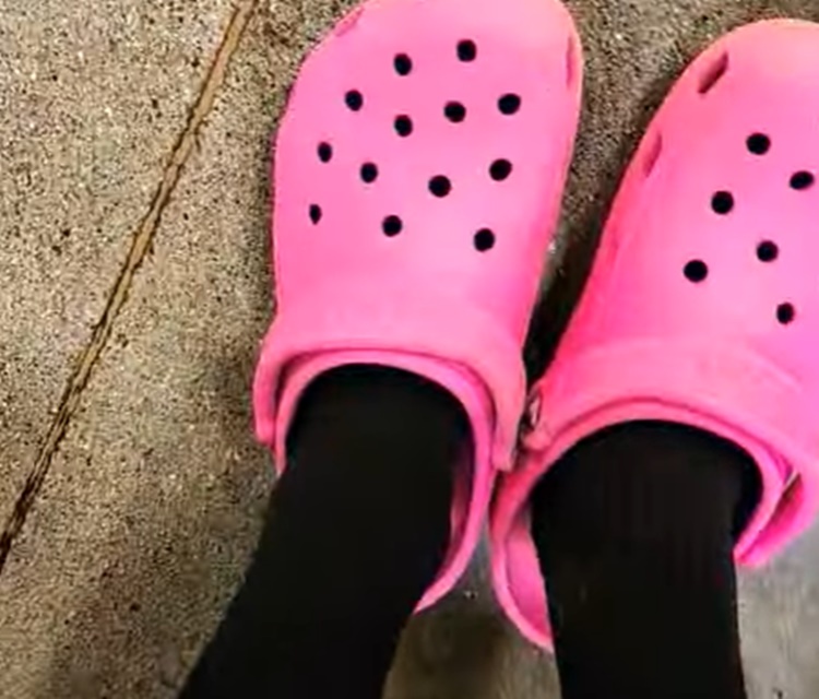 Pobuna roditelja u zagrebačkom vrtiću: smeta im odgajatelj koji se ponaša ženstveno i nosi roze klompe