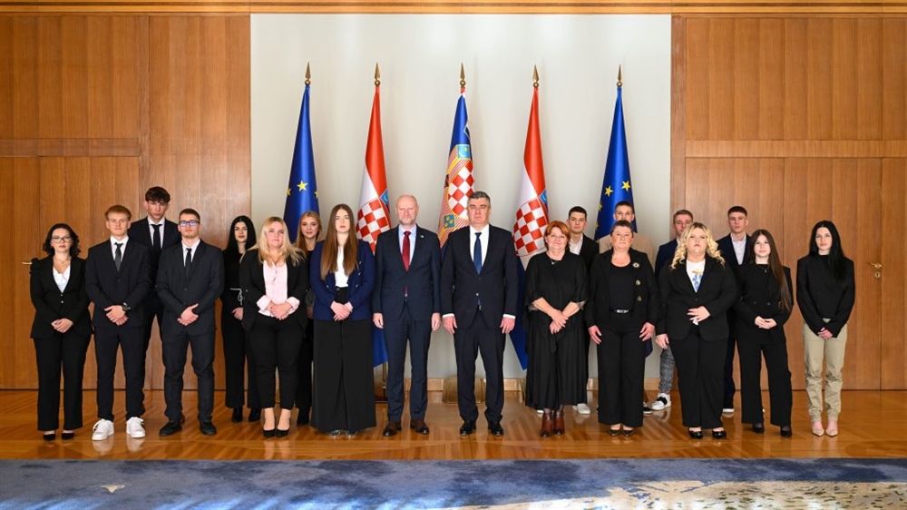 Predsjednik Milanović primio ambasadore Europskog parlamenta iz SŠ Zabok, u pratnji učenika i župan Kolar