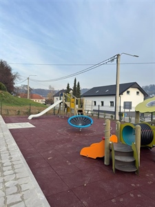 Pri kraju radovi na novom i modernom igralištu u Zlataru: “Veselimo se trenutku kada će ga ispuniti dječji smijeh“