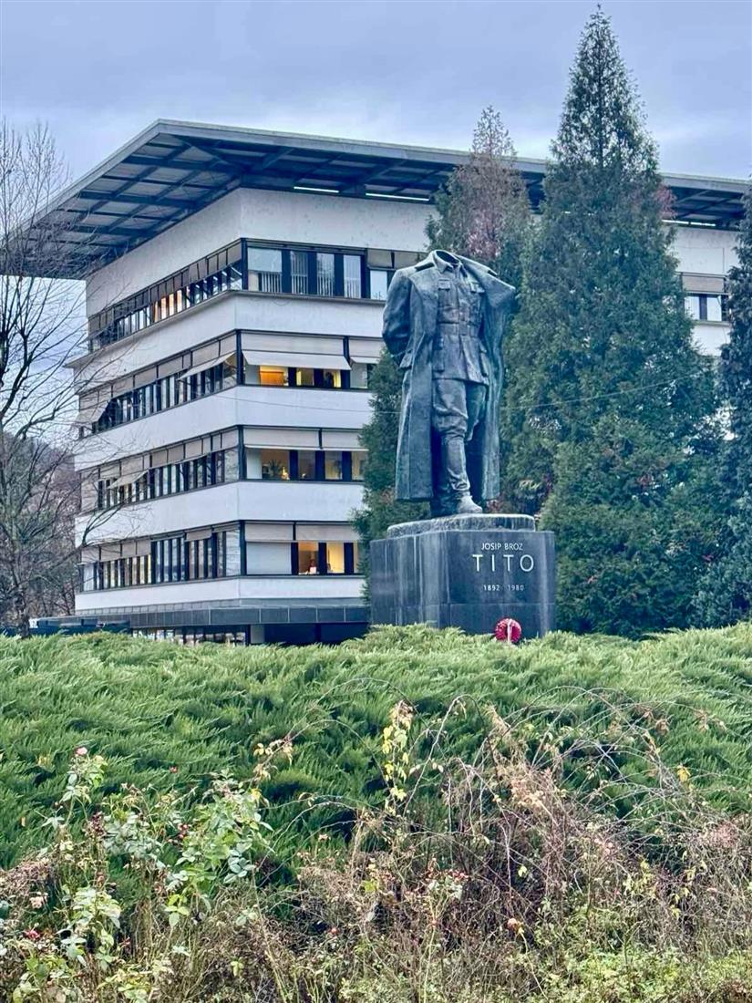 Vandalizam u Sloveniji: Odrezana glava kipa Josipa Broza Tita – nađena u autu hrvatskih tablica