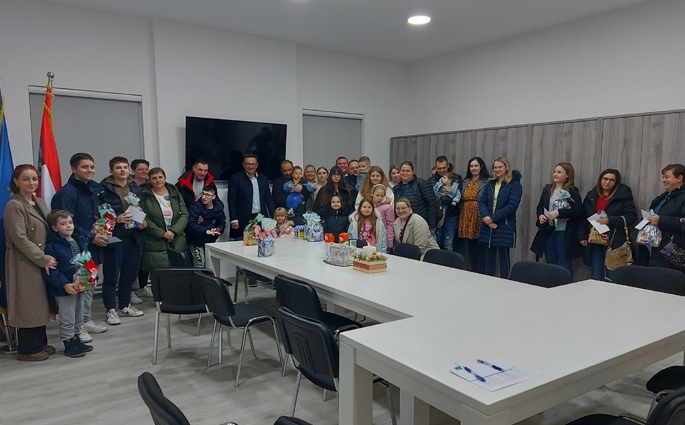 Veselje u općini Bednja: Načelnik Poljak darivao novorođene i roditelje djece s teškoćama u razvoju