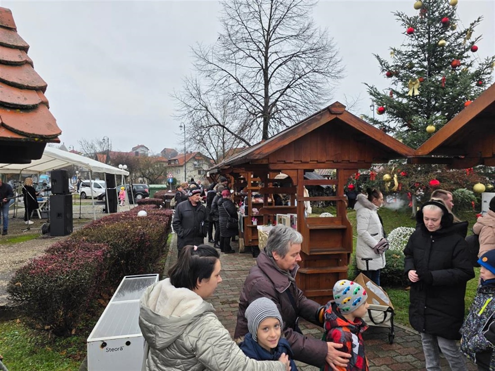 Božićni sajam u Stubakima okupio udruge i brojne posjetitelje – božićna čarolija u znaku zajedništva i tradicije
