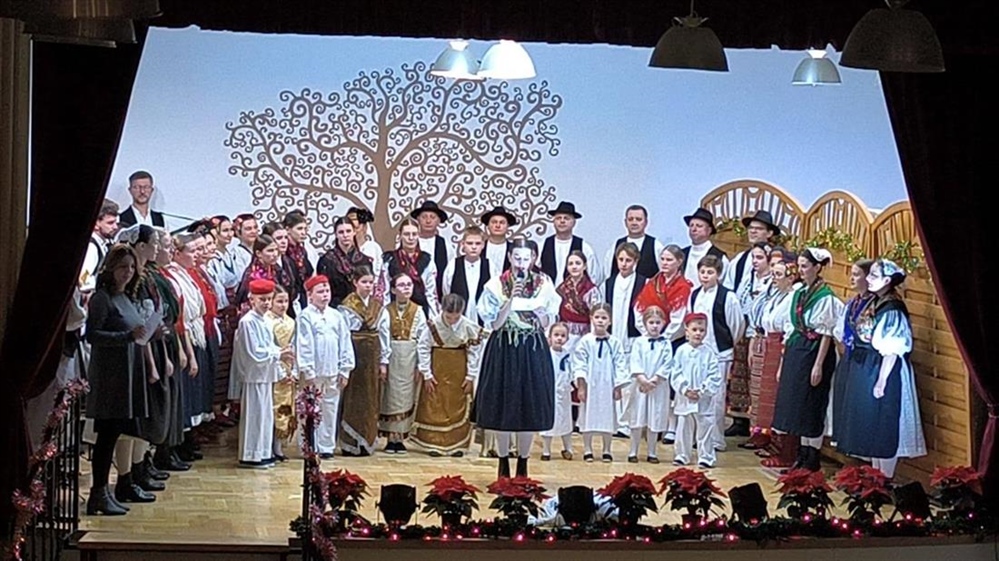 Večer tradicije i emocija u Svetom Križu Začretju: KUD ponovno očarao publiku