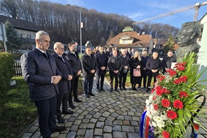 HDZ Krapinsko-zagorske županije polaganjem vijenca i paljenjem svijeća obilježio 26. godišnjicu smrti dr. Franje Tuđmana