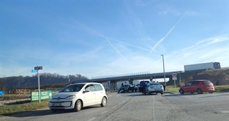 Prometna nesreća kod skretanja u Lugu Zabočkom – sudarila su se tri automobila