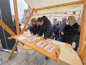 SDP u Krapini prikupljao potpise protiv Zakona o prostornom uređenju: „Ne damo našu zemlju“