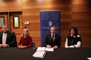 Za jednosmjensku nastavu i nove dvorane: Međimurskoj županiji uručeni ugovori za Strahoninec, Šenkovec i Macinec vrijedni 19 milijuna eura