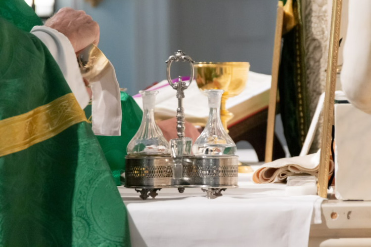 Uskoro počinje blagoslov kuća: tradicija, priprema i pitanje novčanog priloga