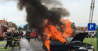 U Donjoj Stubici u vožnji gorio automobil – gasili ga vlasnik vozila i vatrogasci