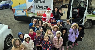 Novomarofski Božićni bibliobus i Djed Mraz donose osmijehe i knjige mališanima!
