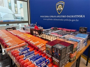 Splićaninu u stanu pronađeno gotovo 11 tisuća komada pirotehnike, među njima i izrazito opasne – uhićen je