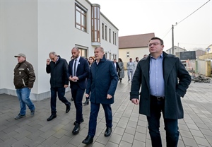 Ministar Damir Habijan u Varaždinskoj županiji; u pratnji župana Stričaka obišao radove na staroj školi u Svetom Iliji i Laboratorij za umjetnu inteligenciju Prve gimnazije Varaždin