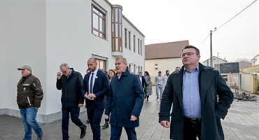 Ministar Damir Habijan u Varaždinskoj županiji; u pratnji župana Stričaka obišao radove na staroj školi u Svetom Iliji i Laboratorij za umjetnu inteligenciju Prve gimnazije Varaždin