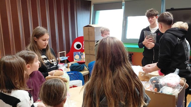 Humanost djece u OŠ Đurmanec: Skupili i donirali igračke za pedijatriju SB Krapinske Toplice