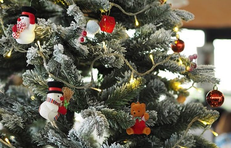 Što nam je postao blagdan Božića? Je li još uvijek prožet zajedništvom i ljubavlju s bližnjima ili skupocjeni poklon ispod bora?