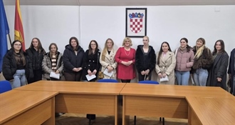 Načelnica Curiš Krok potpisala stipendije za 5 učeničkih i 8 studentskih stipendija: Ukupno dodjeljujemo 30 stipendija!