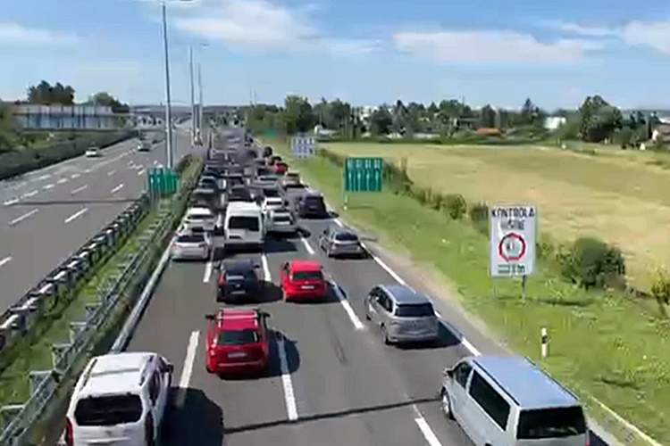Na A3 prometna nesreća, nastala kolona od 9 km
