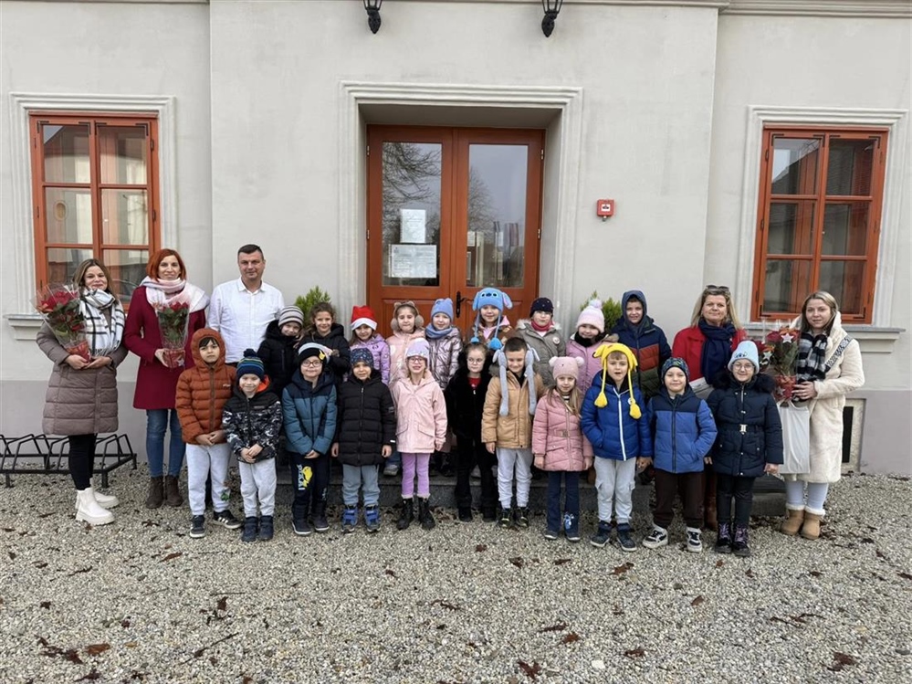 Djeca iz vrtića posjetila Općinu Petrijanec i načelnika Posavca obradovala čestitkom za Božić
