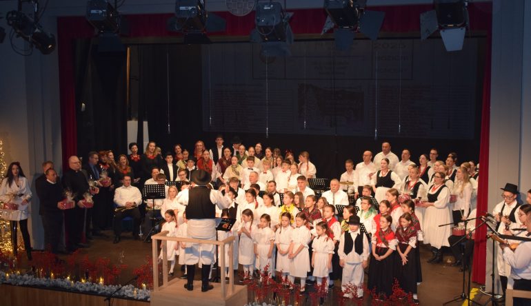 KUD “Lovro Ježek“ Predbožićnom glazbenom večeri priveo kraju još jednu uspješnu godinu – nastupile sve sekcije