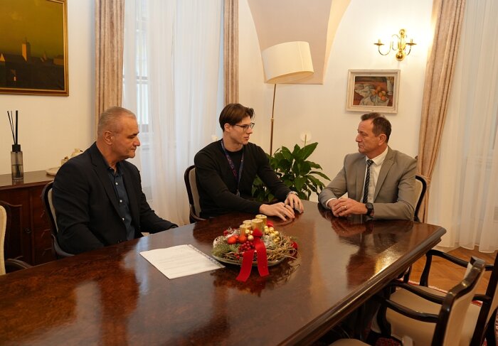 Gradonačelnik Bosilj priredio prijem za Luku Cvetka, Varaždinca s europskom medaljom u plivanju