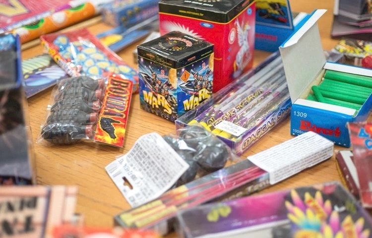 Policija oštro upozorava na uporabu pirotehnike - kazne i do 2.000 eura