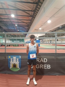 Dvoranski miting Božićnih darova Mladosti: Noah Čajko iz TK Maraton Krapina, kao najmlađi sudionik utrke osvojio 11. mjesto