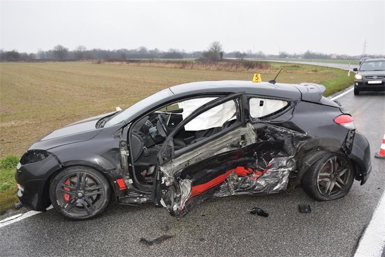 Nakon frontalnog sudara kod Nedelišća oba vozača prevezena u bolnicu