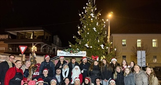 Djed Mraz stigao i u Mače, pridružio mu se i Grinč – uživali veliki i mali