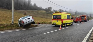 Detalji nesreće u Svedruži: Sletio u odvodni kanal i udario u betonsku cijev mosta, vozač je na mjestu preminuo