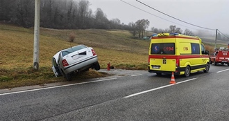 Detalji nesreće u Svedruži: Sletio u odvodni kanal i udario u betonsku cijev mosta, vozač je na mjestu preminuo