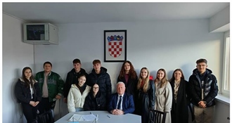 Podrška znanju i mladima: Načelnik Tukač dodijelio stipendije učenicima i studentima