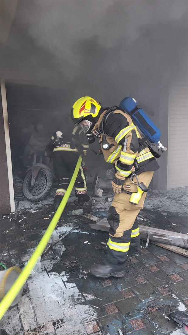 Eksplozija i požar u stambenoj zgradi na Jarunu - jedna osoba teško ozlijeđena