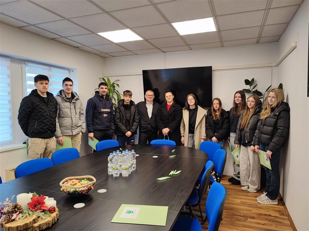 Načelnik Dražen Mikulec potpisao ugovore o stipendijama s učenicima i studentima