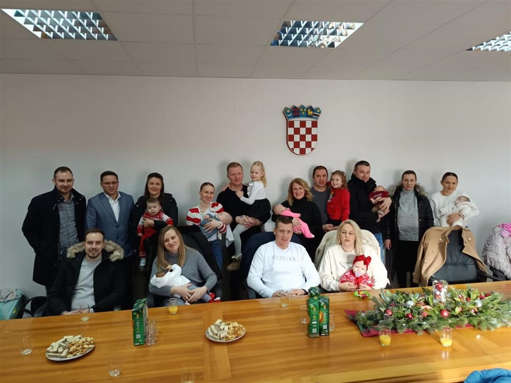 U Općini Jesenje dodijeljene jednokratne pomoći roditeljima novorođenih
