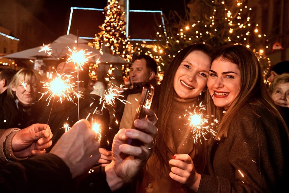 Varaždinci dočekali Novu godinu uz veliko slavlje na Korzu