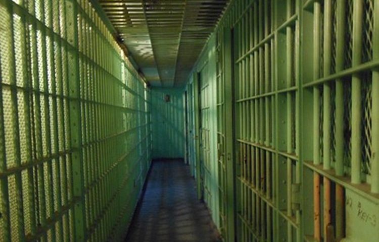 Muškarac osumnjičen za pokušaj ubojstva na Varaždin Bregu u istražnom zatvoru, imao je ilegalno oružje i bombe