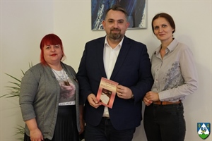 Članice udruge Ivanečko srce županu Golubiću predstavile tradicijsku kuharicu