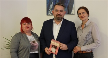 Članice udruge Ivanečko srce županu Golubiću predstavile tradicijsku kuharicu